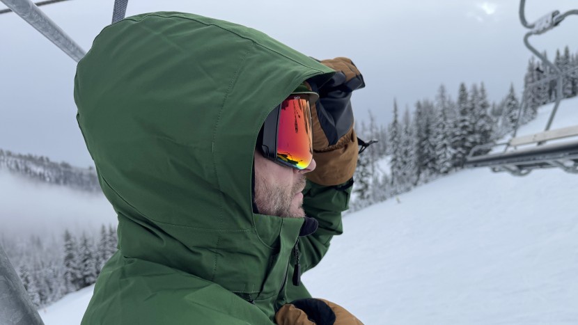 the obermeyer raze features a removable hood that's not too small or...